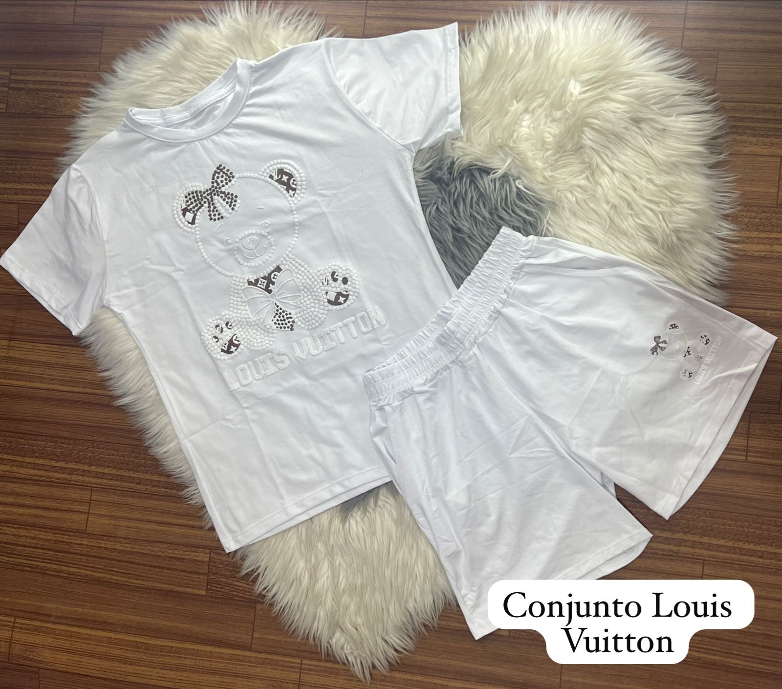 Conjunto  de Louis Vuitton pantalones cortos y camisa de manga corta