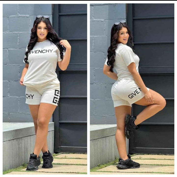 Conjunto  de pantalones cortos y camisa de manga corta con Letras